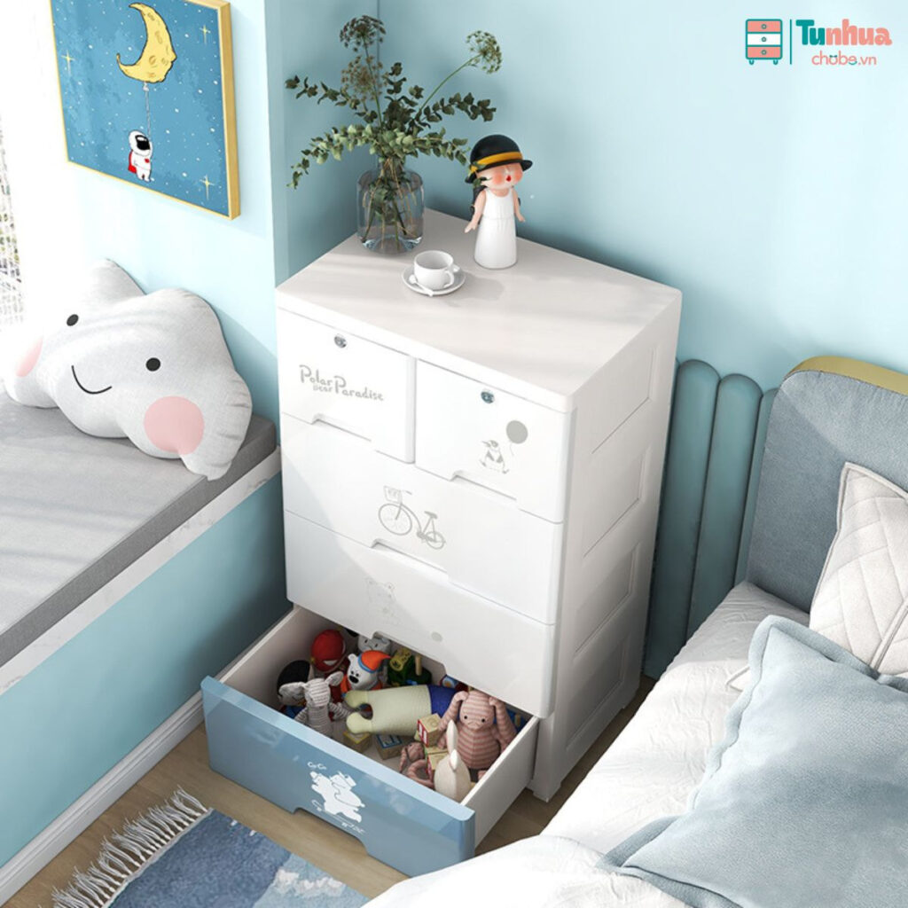 Tủ có dung tích lớn, phù hợp để lưu trữ nhiều loại đồ đạc như quần áo, bỉm, sữa, đồ chơi, sách vở,...